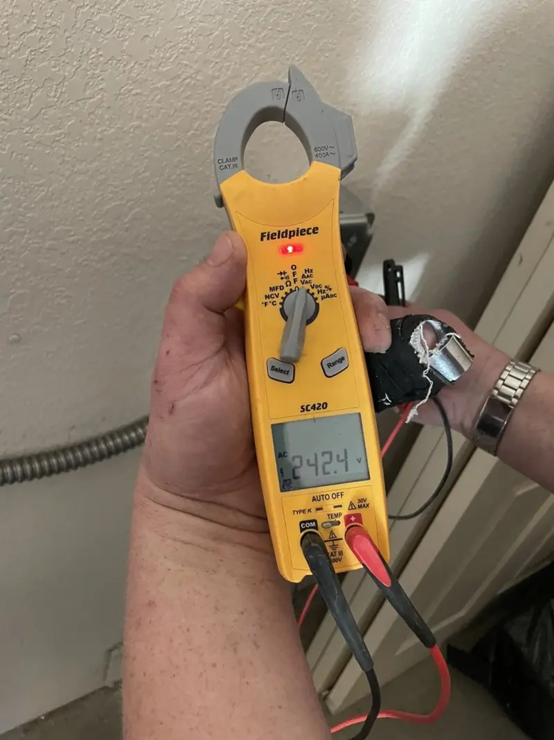 Voltage testing with clamp meter during Recessed Lighting Installation in Cisco